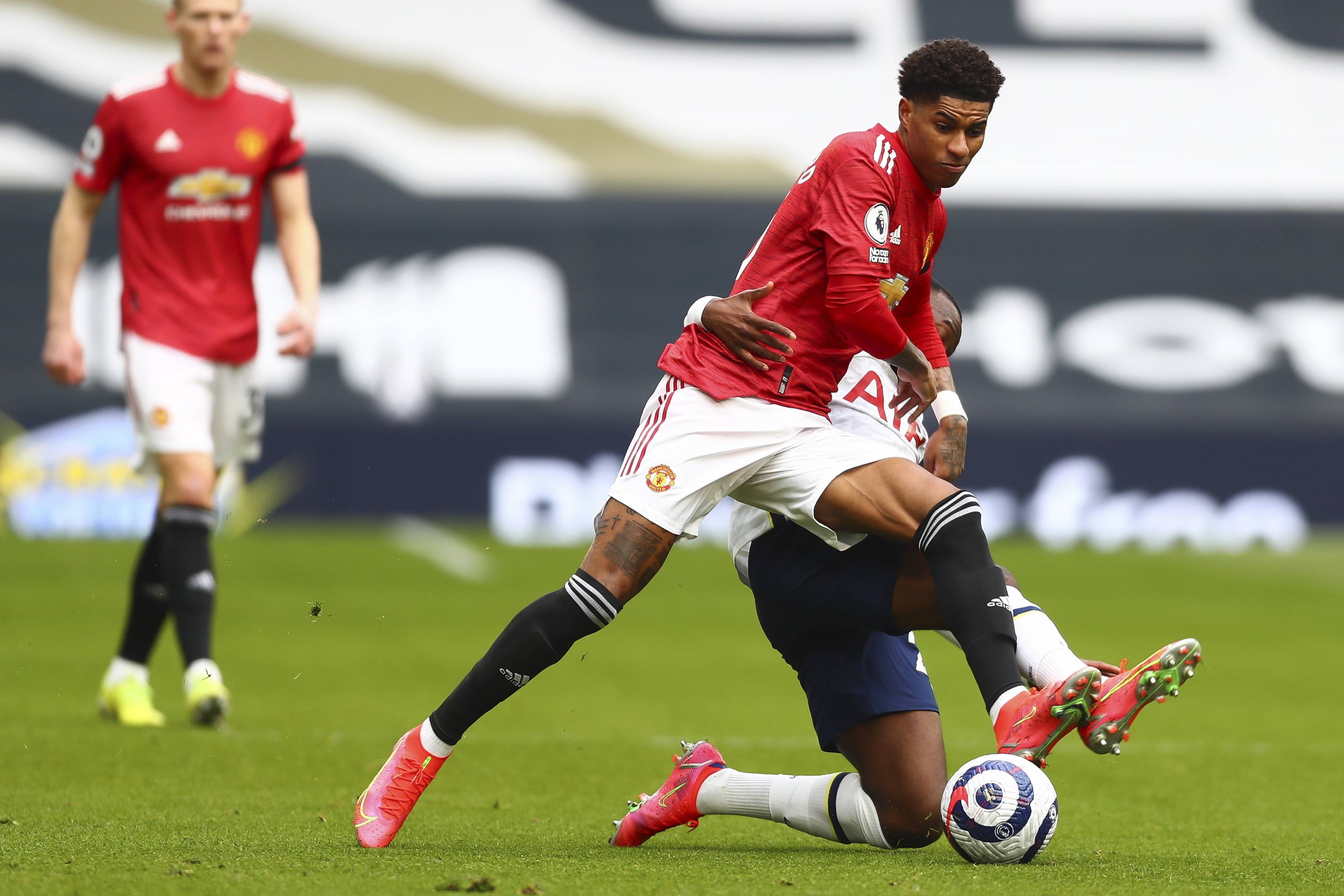 是新欢？八卦媒体拍到瓜迪奥拉与一名神秘女子共进午餐.